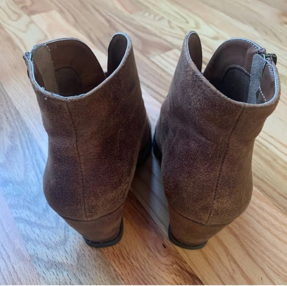 Daytrip wedge bootie from Buckle. - Picture 3 of 5